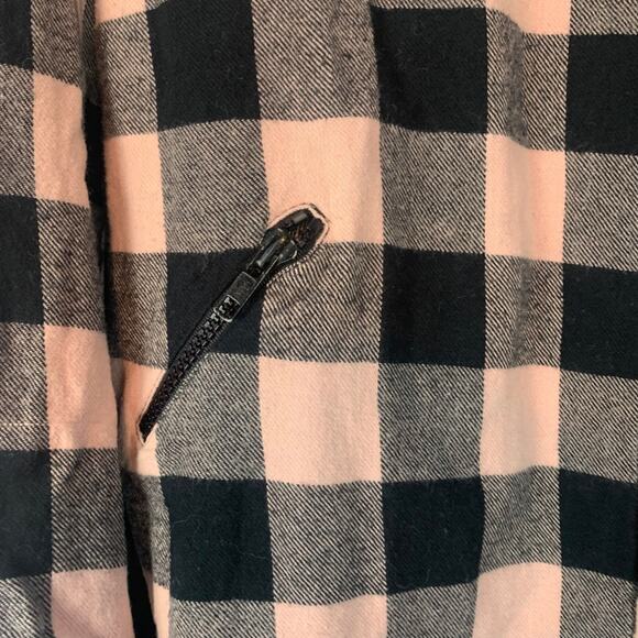 She Shreds “Fear Less” flannel pink/black pockets grunge goth snow boarder LG - Picture 6 of 8